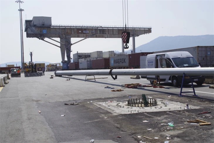 Rasing And Lowering Device High Mast Lighting With Octagonal, Dodecagon Type